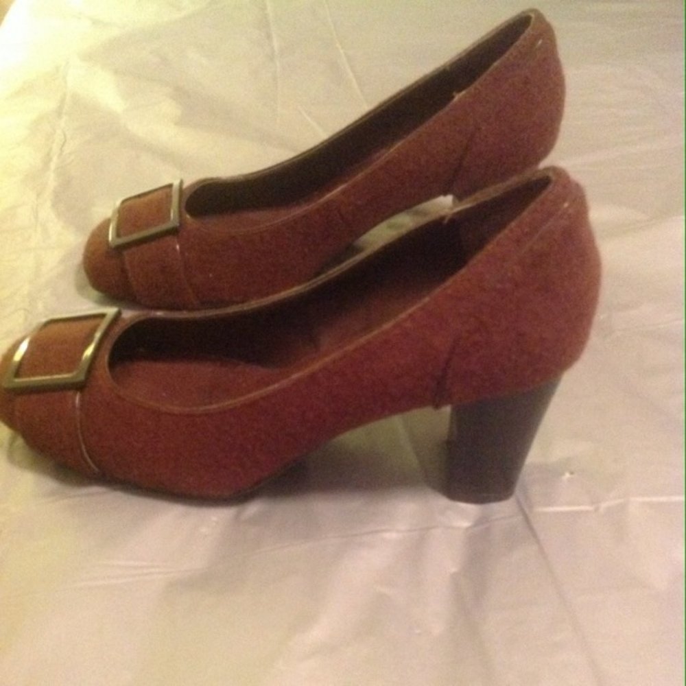 Pumps - Picture 3 of 3